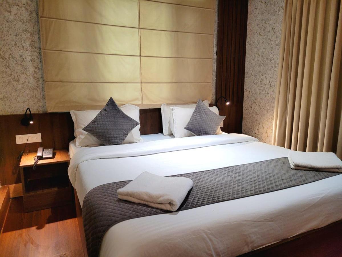 Hotel Royal Plaza Srīnagar Kültér fotó