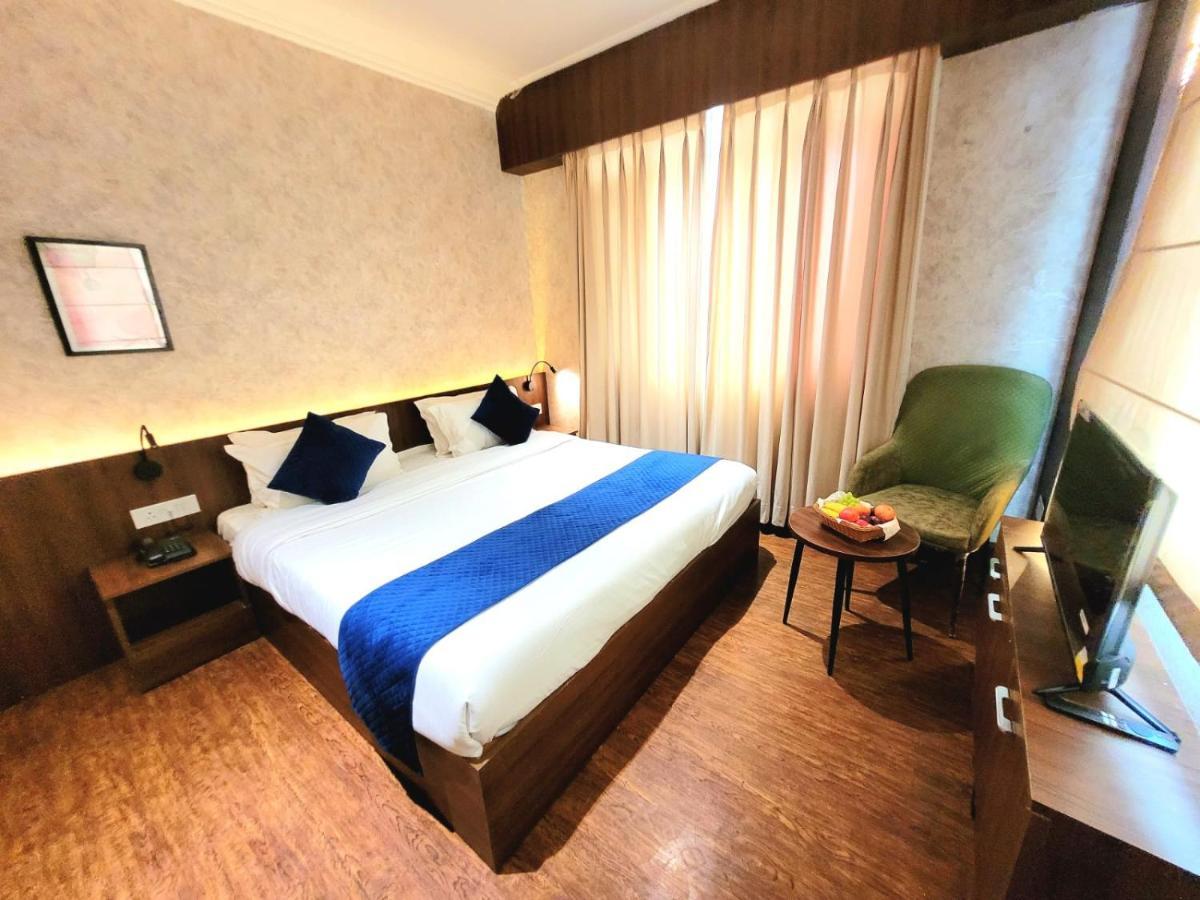 Hotel Royal Plaza Srīnagar Kültér fotó
