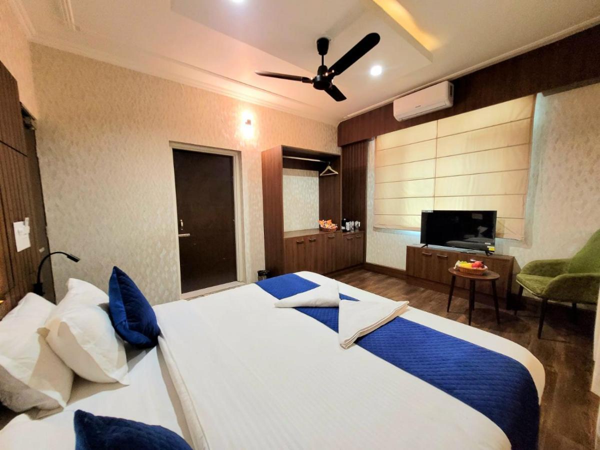 Hotel Royal Plaza Srīnagar Kültér fotó