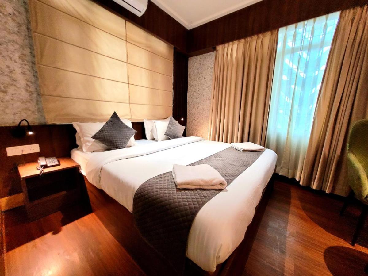 Hotel Royal Plaza Srīnagar Kültér fotó